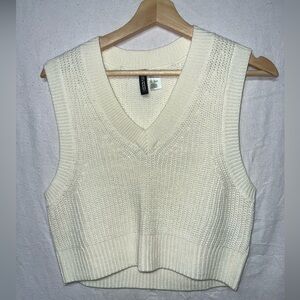 ✨ H&M Cream Knit Sweater Vest | V-Neck | Size S | 2/$25